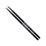 Componente del combo: par de baquetas Vic Firth American Classic 5A Black modelo 5AB