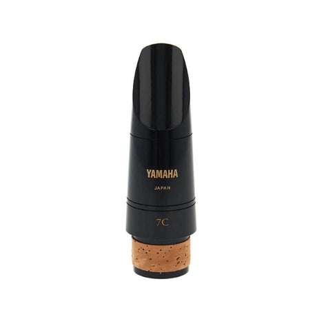 Boquilla Yamaha CL-7C para clarinete soprano, vista frontal sobre fondo blanco