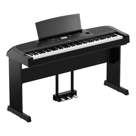 Piano digital portátil Yamaha DGX-670 negro, imagen oficial sobre fondo blanco