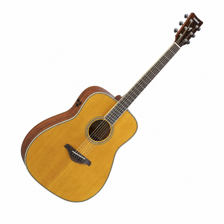 Guitarra TransAcoustic Yamaha FG-TA Vintage Tint completa en vista diagonal sobre fondo blanco