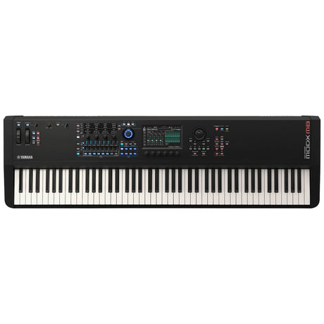 Yamaha MODX M8 en vista frontal horizontal sobre fondo blanco