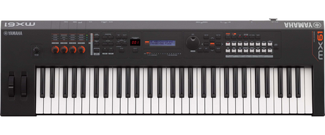 Sintetizador Yamaha MX61 BK, producto aislado sobre fondo blanco