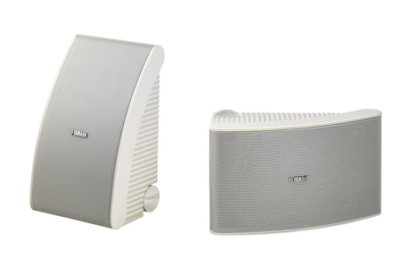 Parlantes exteriores Yamaha NS-AW592 blancos, par completo sobre fondo blanco