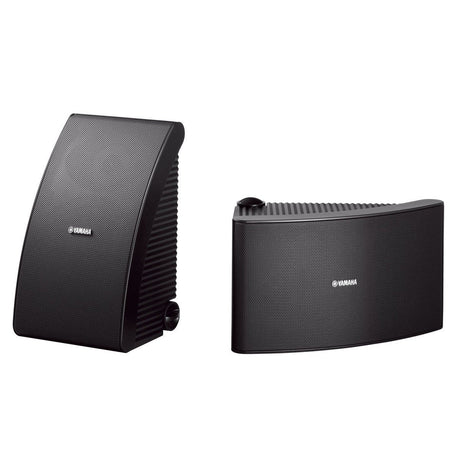 Parlantes exteriores Yamaha NS-AW992BL negros, par completo sobre fondo blanco