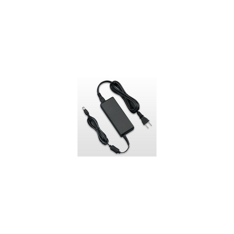 Adaptador de corriente Yamaha PA300C, producto completo sobre fondo blanco