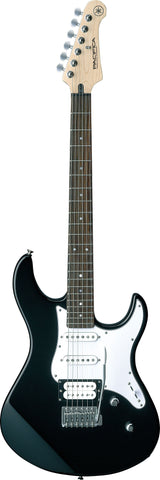 Guitarra eléctrica Yamaha Pacifica PAC112V negra completa de frente sobre fondo blanco