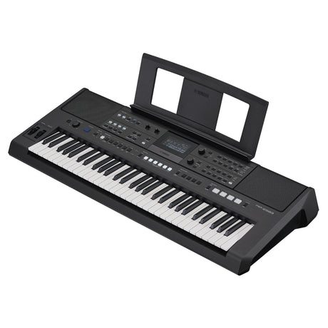 Teclado Yamaha PSR-E583, vista diagonal alternativa
