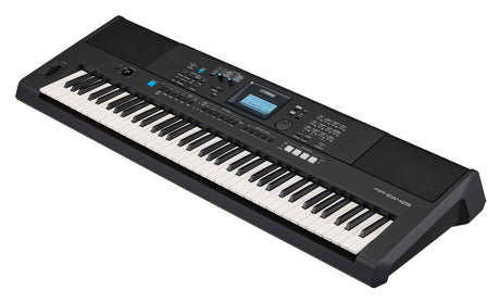 Teclado portátil Yamaha PSR-EW425 de 76 teclas en vista diagonal, imagen oficial