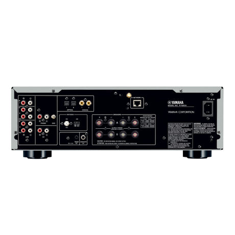 Receptor de red Yamaha R-N803, vista posterior completa sobre fondo blanco
