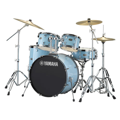 Batería Acústica Yamaha Ryden Gloss Pale Blue, batería completa sobre fondo blanco