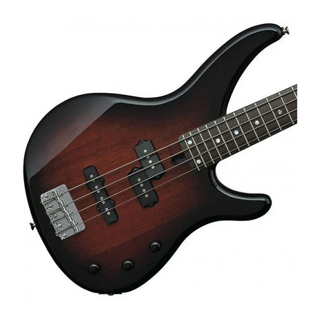 Detalle diagonal del cuerpo del bajo Yamaha TRBX174 Old Violin Sunburst sobre fondo blanco
