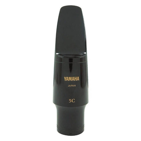 Boquilla Yamaha TS-5C para saxofón tenor, vistas lateral y frontal sobre fondo blanco