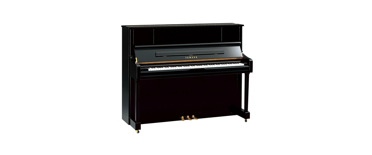 Piano Vertical Yamaha U1J negro pulido, producto aislado sobre fondo blanco