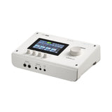 Interfaz Yamaha URX22 W blanco en perspectiva sobre fondo blanco