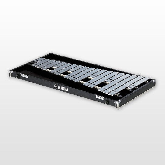 Glockenspiel Yamaha YG-250D - vista principal sobre fondo blanco