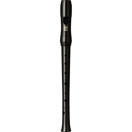 Flauta Yamaha Sopranino YRN-21, producto aislado sobre fondo blanco