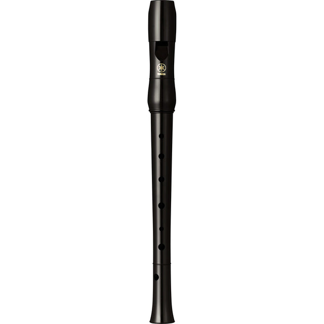 Flauta Yamaha Sopranino YRN-21, producto aislado sobre fondo blanco