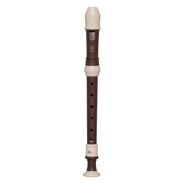 Flauta dulce Yamaha YRS-312BIII soprano barroca completa sobre fondo blanco