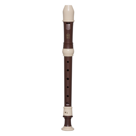 Flauta dulce Yamaha YRS-312BIII soprano barroca completa sobre fondo blanco