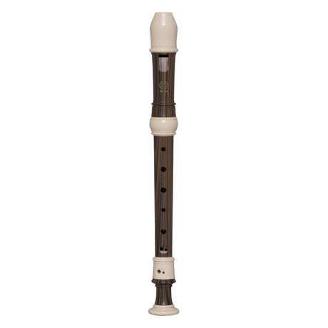 Flauta dulce Yamaha YRS-314BIII soprano barroca completa sobre fondo blanco