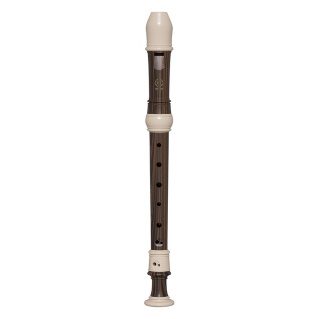 Flauta dulce Yamaha YRS-314BIII soprano barroca completa sobre fondo blanco